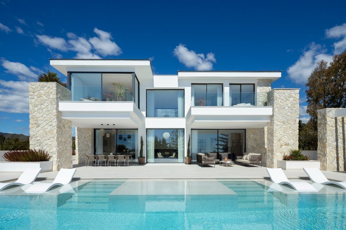 Villa in La Quinta, Benahavis, Andalusia 1 - 15467359