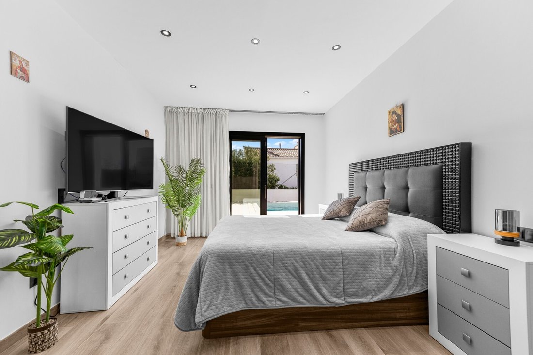 Villa in Buenas Noches, Estepona, Spain 4 - 15467367