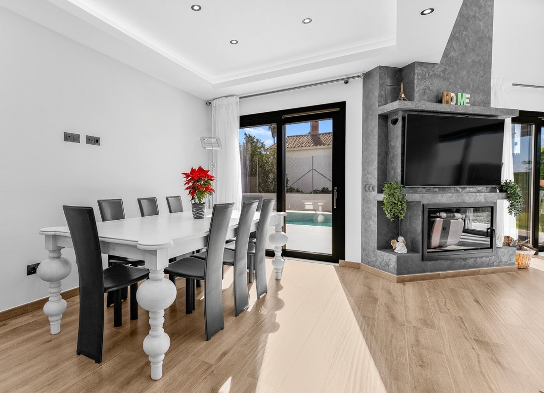 Villa in Buenas Noches, Estepona, Spain 3 - 15467367