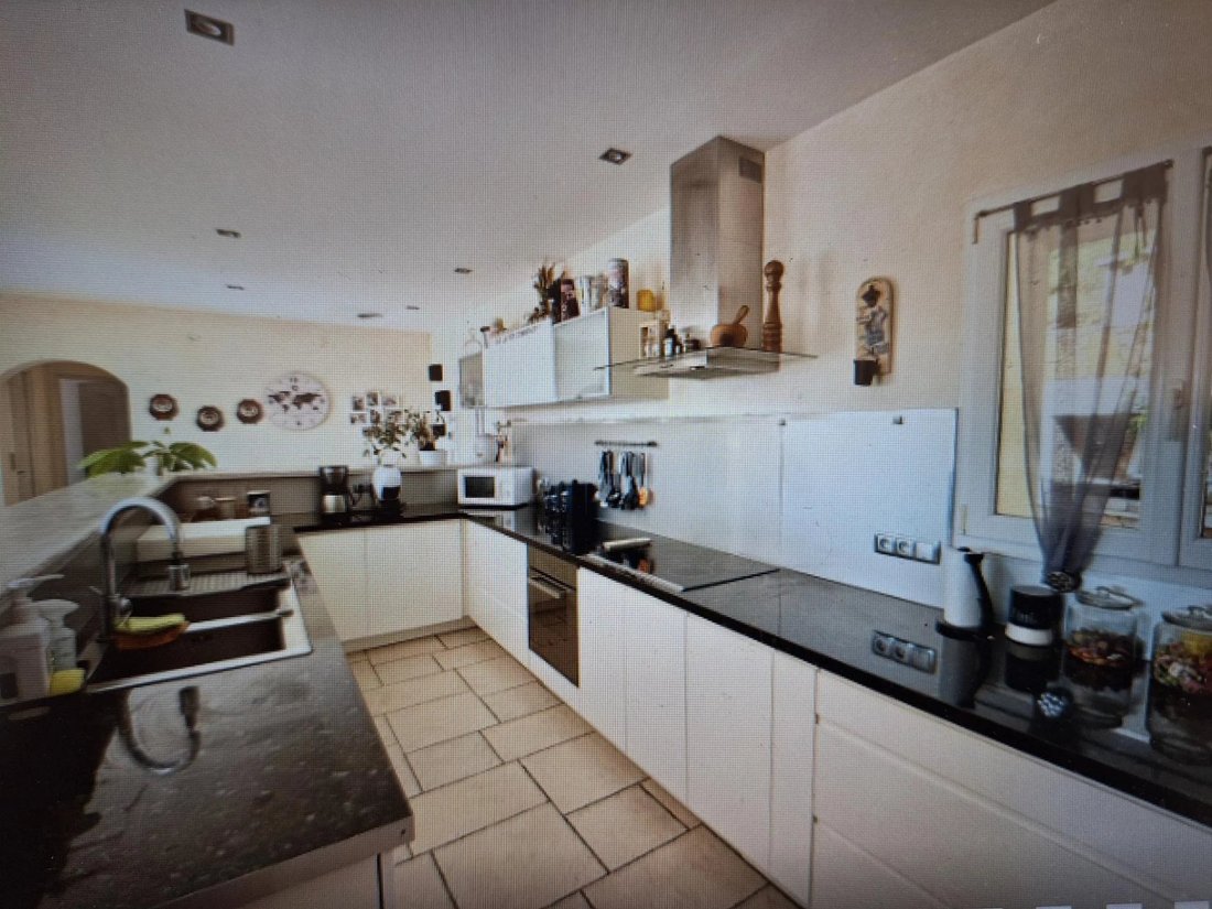 Country House in Le Cannet-des-Maures, Provence-Alpes-Côte d'Azur, France 4 - 15467362