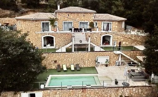 Country House in Le Cannet-des-Maures, Provence-Alpes-Côte d'Azur, France 1