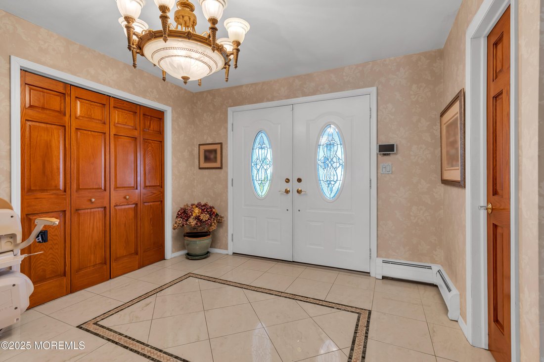 House in Marlboro Township, New Jersey, United States 3 - 15467816