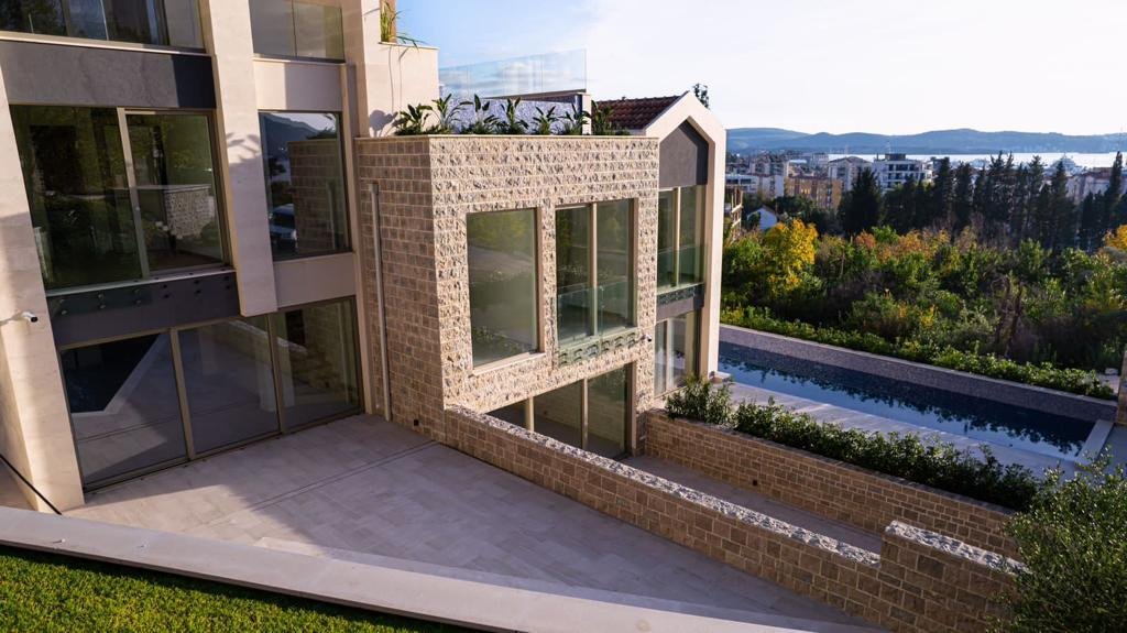 Townhouse in Tivat, Tivat Municipality, Montenegro 2 - 15472209