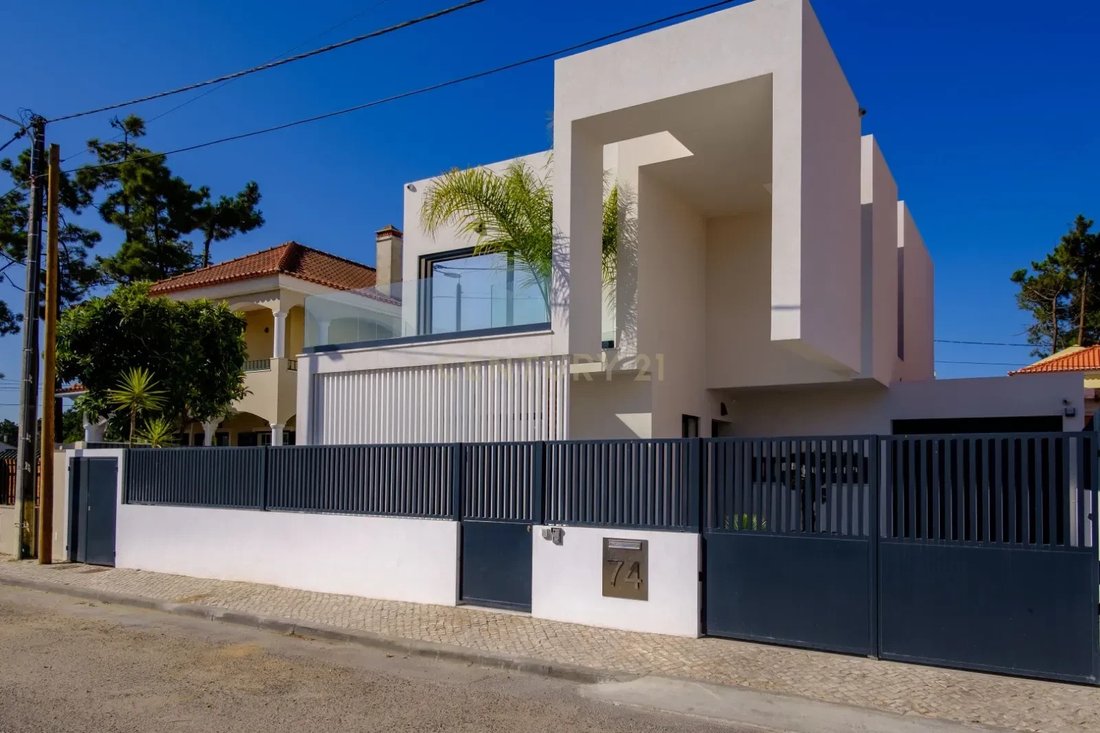 Villa in Aroeira, Charneca de Caparica e Sobreda, Portugal 1 - 15402505