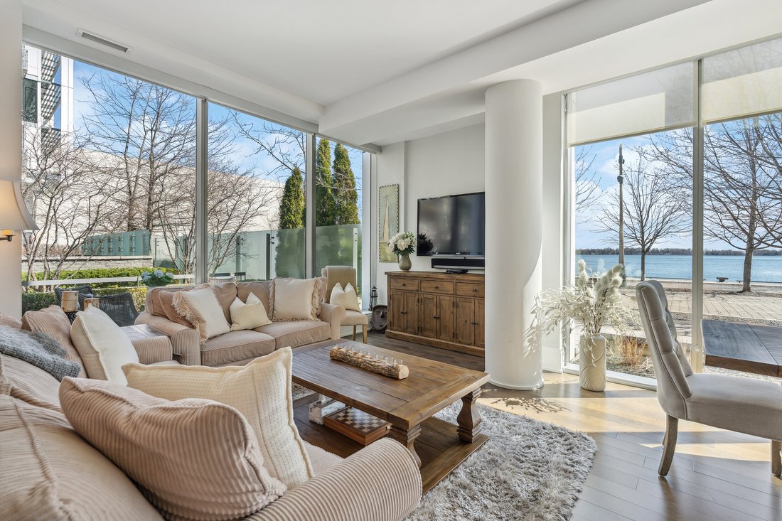 Condo in Toronto, Ontario, Canada 4 - 15470989
