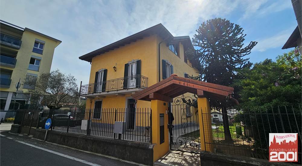 Villa in Appiano Gentile, Lombardy, Italy 1 - 15470405