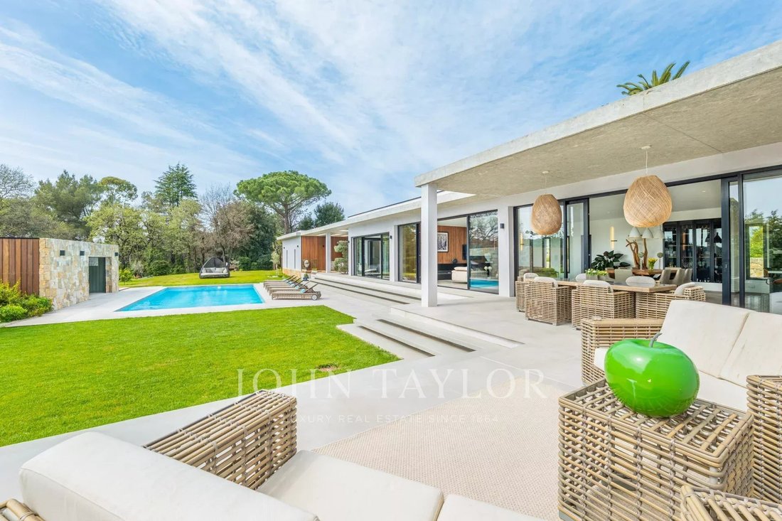 Villa in Valbonne, Provence-Alpes-Côte d'Azur, France 1 - 15468959
