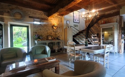 Castle for Sale in Villefranche-de-Rouergue, Occitanie, France