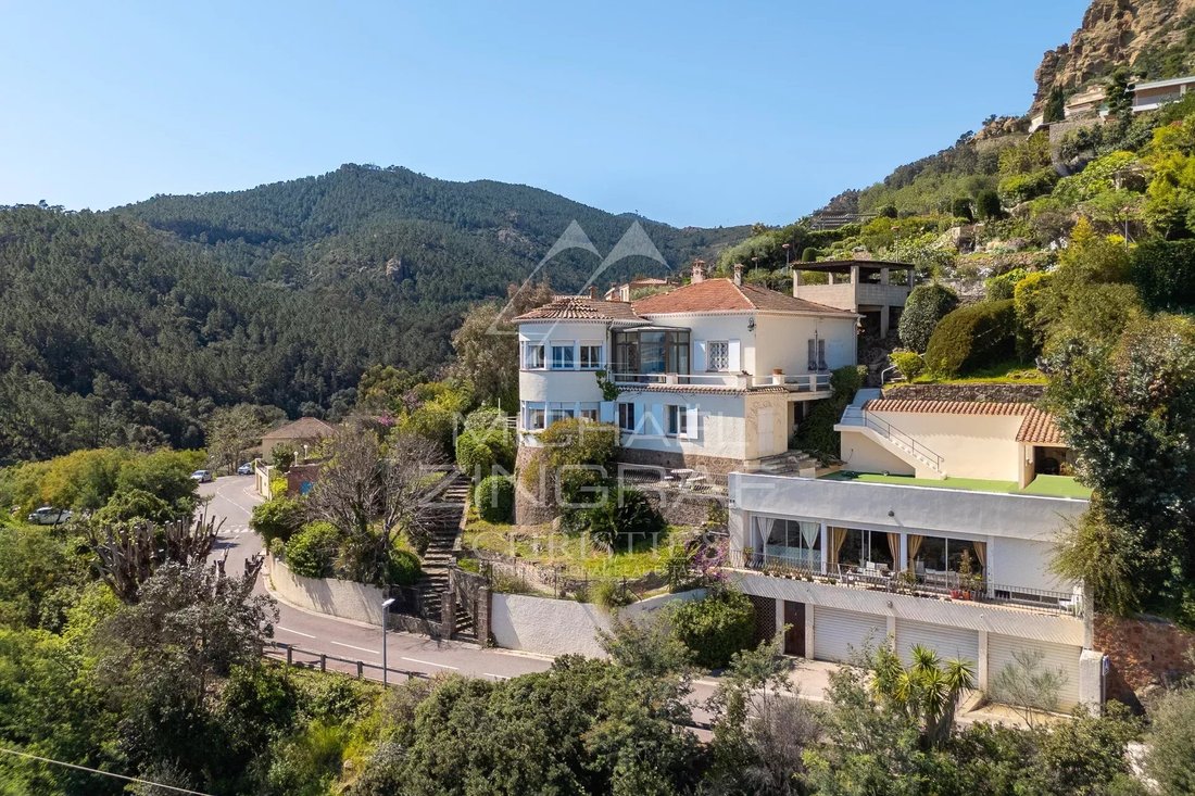 House in Théoule-sur-Mer, Provence-Alpes-Côte d'Azur, France 2 - 15468912