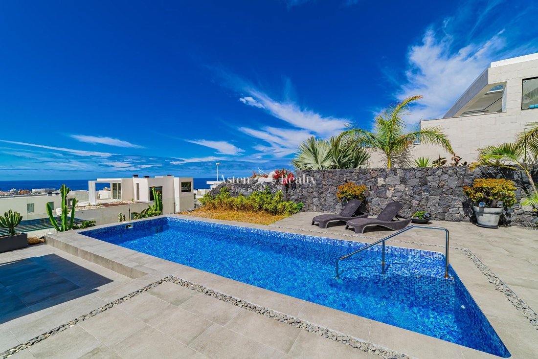 Villa in Costa Adeje, Adeje, Canary Islands 1 - 15469341
