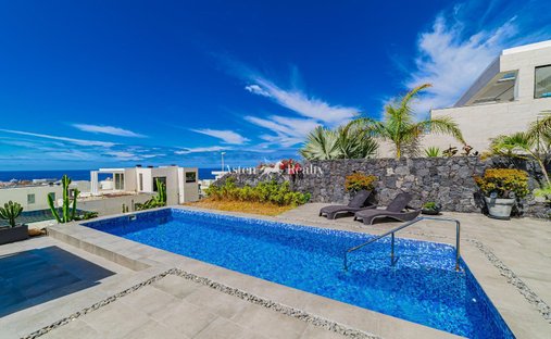 Villa in Costa Adeje, Adeje, Canary Islands 1