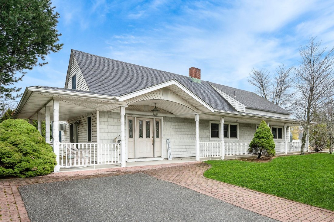 House in Wantagh, New York, United States 1 - 15468401