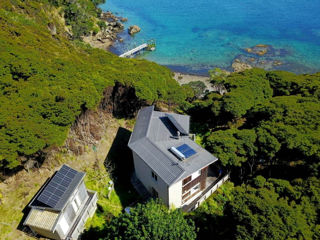 House in Great Barrier Island / Aotea, Auckland, New Zealand 1 - 15471521