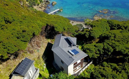 House in Great Barrier Island / Aotea, Auckland, New Zealand 1