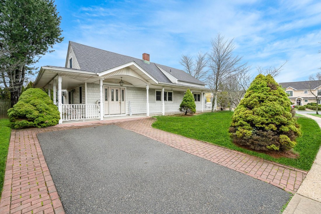 House in Wantagh, New York, United States 2 - 15468401