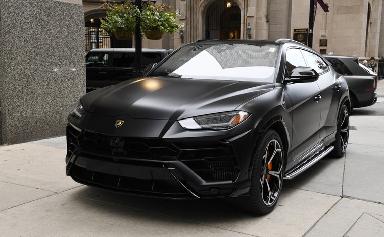 Lamborghini Urus for sale | JamesEdition