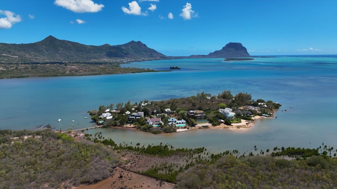 Apartment in Grande Riviere Noire, Rivière Noire District, Mauritius 1 - 14522942