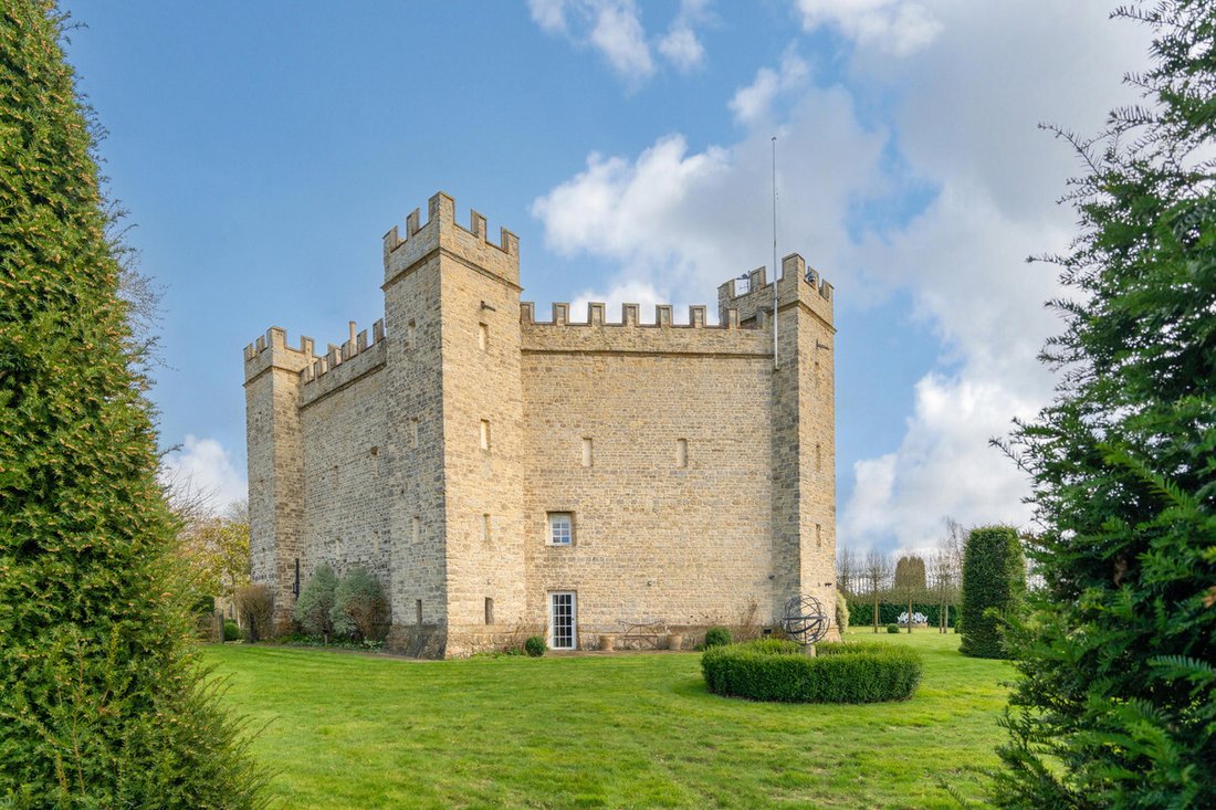 House in Buckinghamshire, England 1 - 15470557