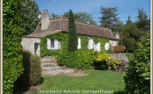 Castle for Sale in Gageac-et-Rouillac, Nouvelle-Aquitaine, France