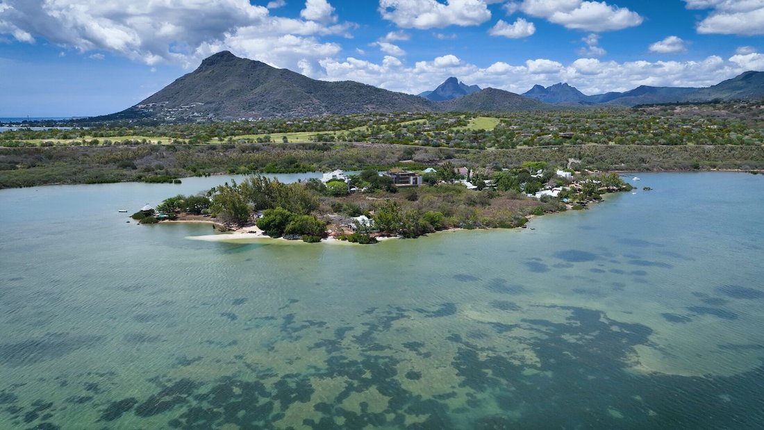 Apartment in Grande Riviere Noire, Rivière Noire District, Mauritius 2 - 14522942