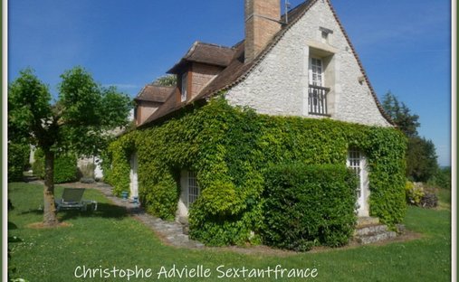 Castle for Sale in Gageac-et-Rouillac, Nouvelle-Aquitaine, France