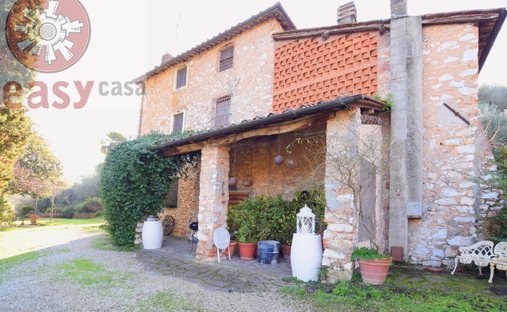 Country House in Verciano, Capannori, Tuscany 1