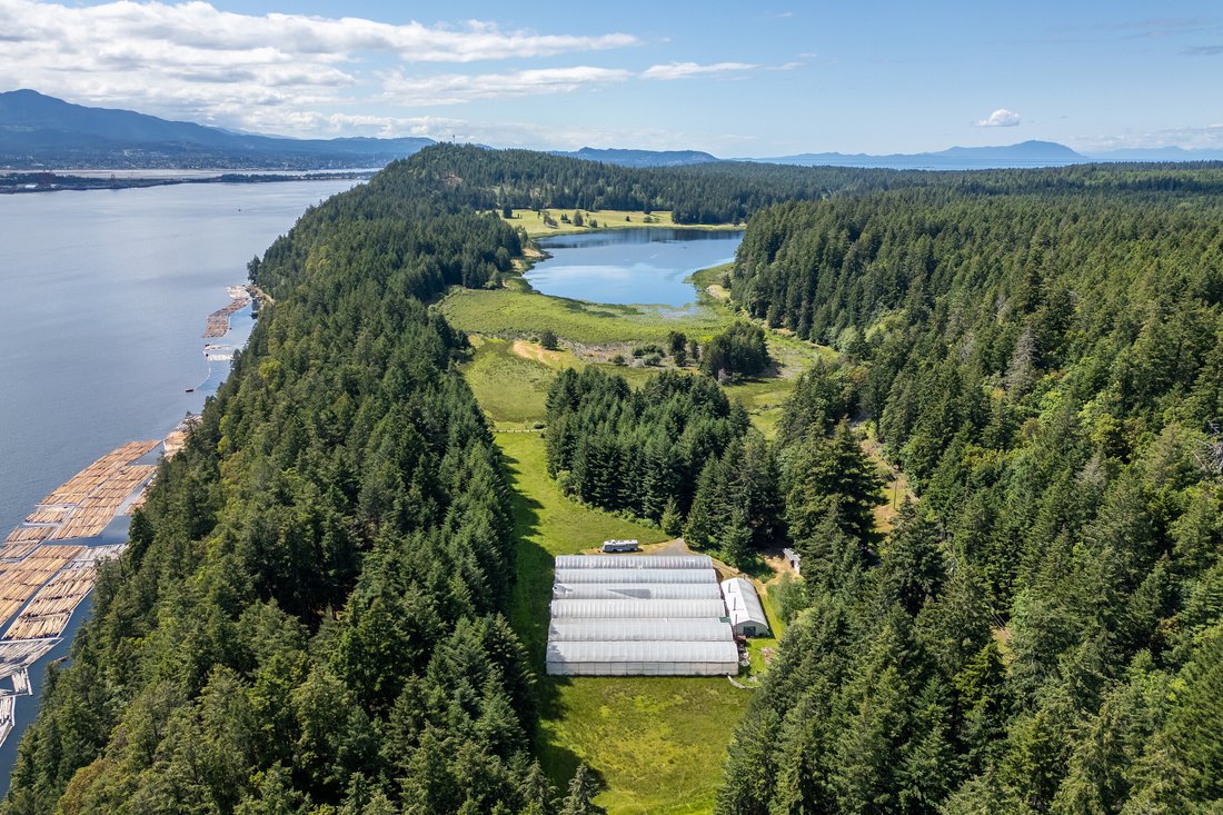 House in Gabriola, British Columbia, Canada 1 - 15470564