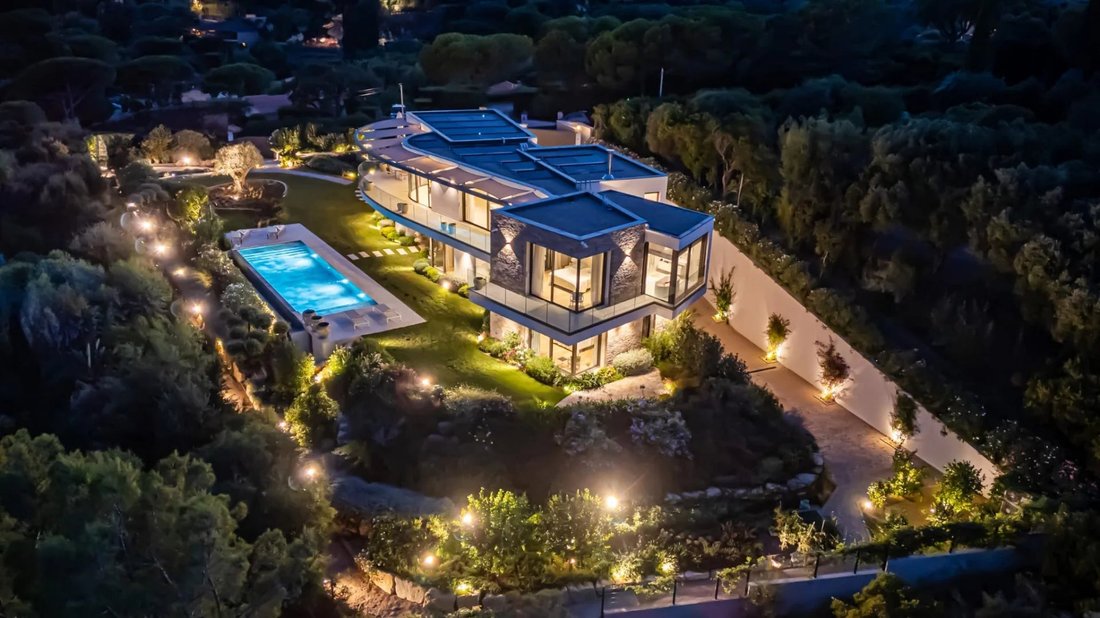 Villa in Nord, Cavalaire-sur-Mer, France 1 - 15473956