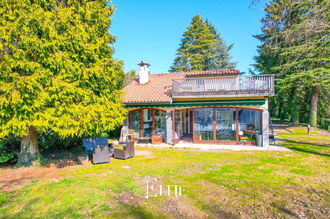 Villa in Travedona Monate, Lombardy, Italy 3 - 15474378