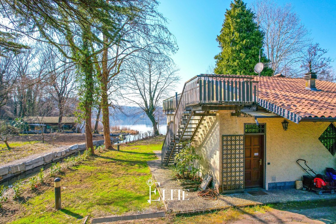 Villa in Travedona Monate, Lombardy, Italy 5 - 15474378