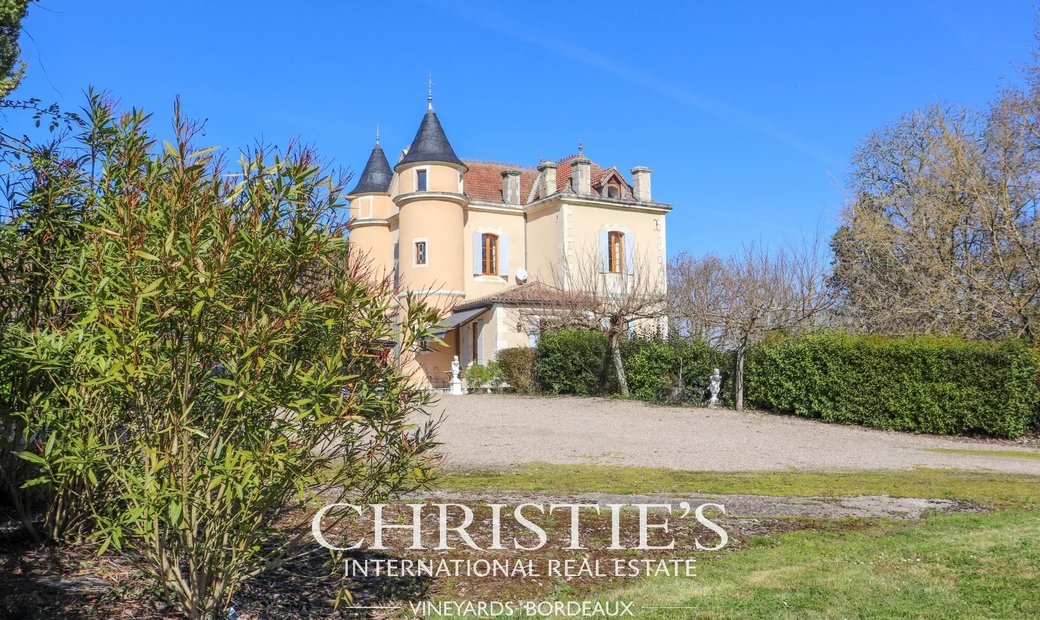 Castle for Sale in Seyches, Nouvelle-Aquitaine, France