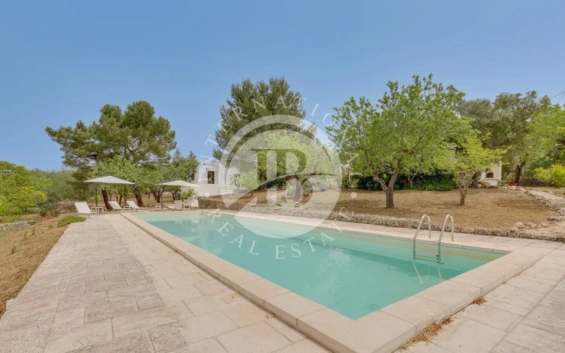 Casa en Ostuni, Apulia, Italia 1 - 15474390