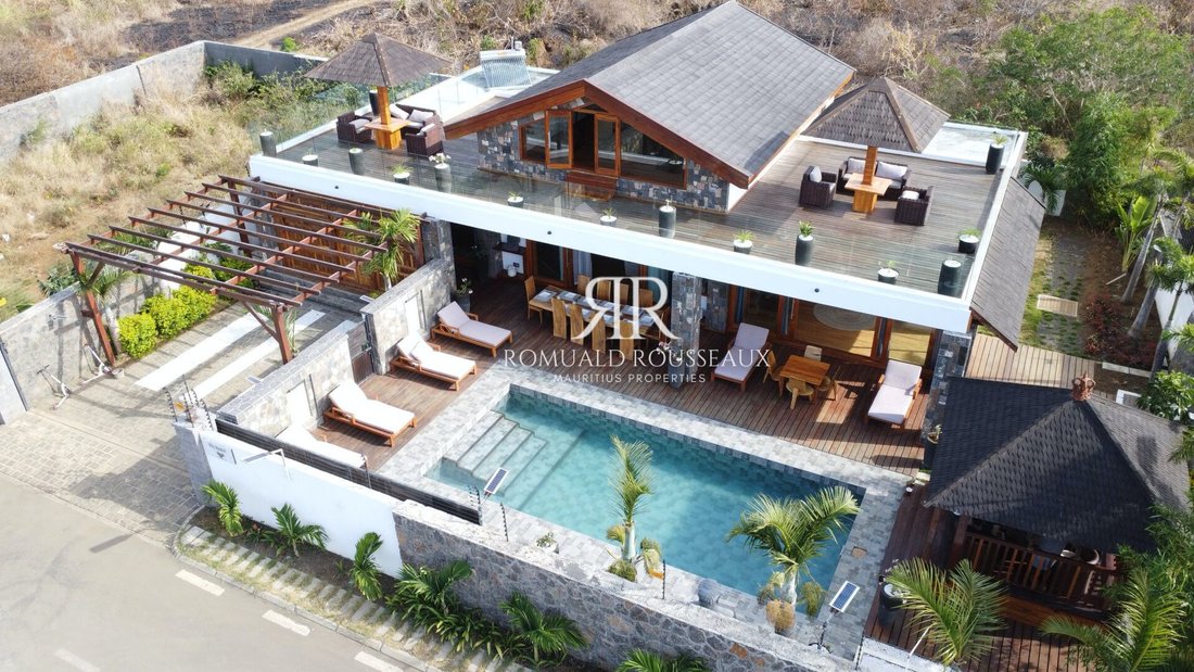 Villa in Grand Baie, Rivière du Rempart District, Mauritius 1 - 14528743