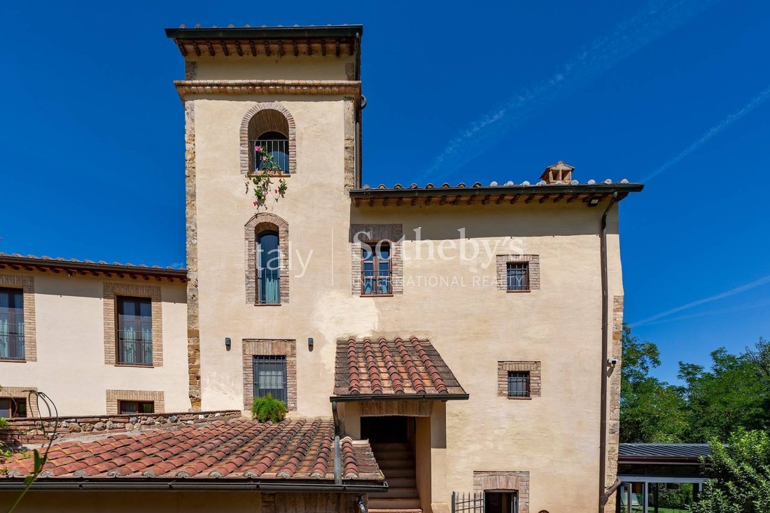 House in San Gimignano, Tuscany, Italy 2 - 15480878