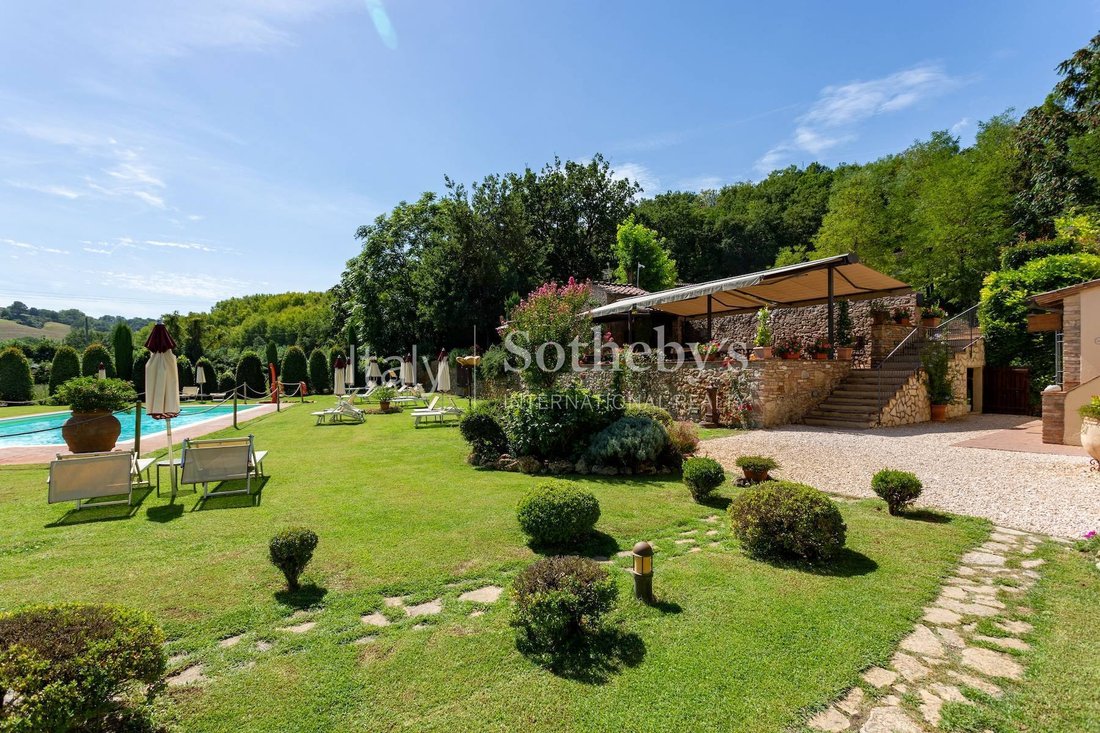 House in San Gimignano, Tuscany, Italy 4 - 15480878