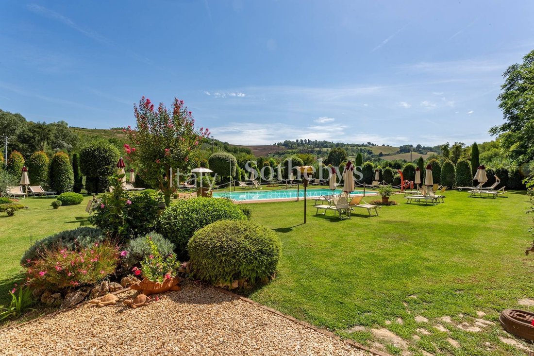 House in San Gimignano, Tuscany, Italy 3 - 15480878
