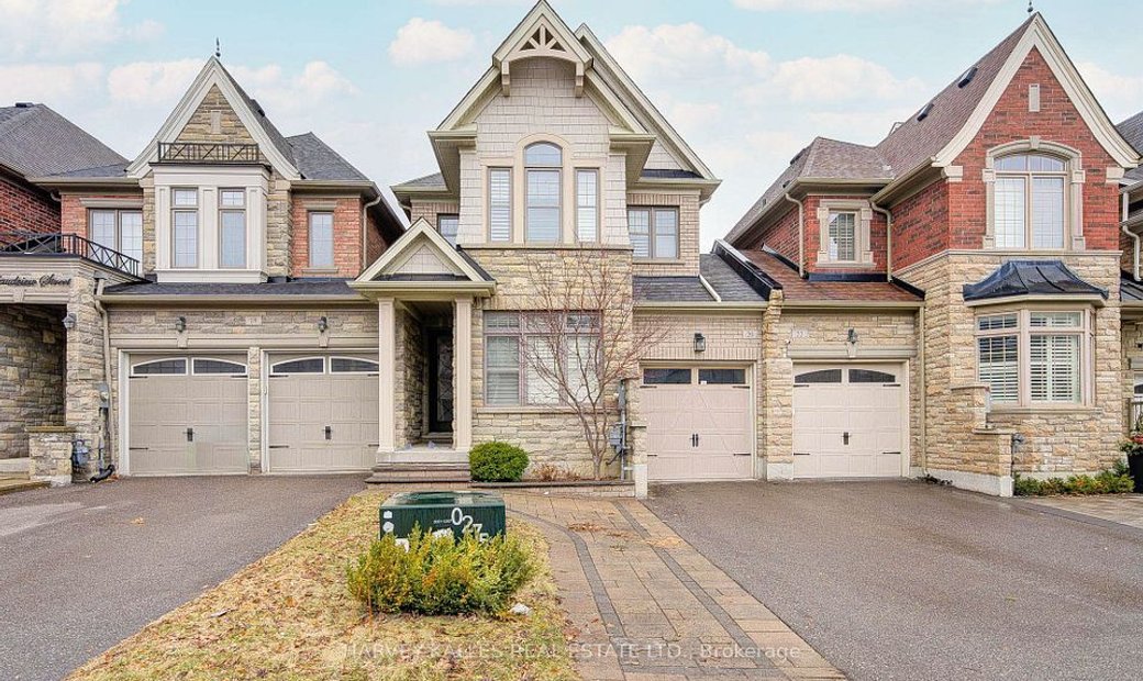 Exceptional Townhouse Blending Elegance And In King City, Ontario