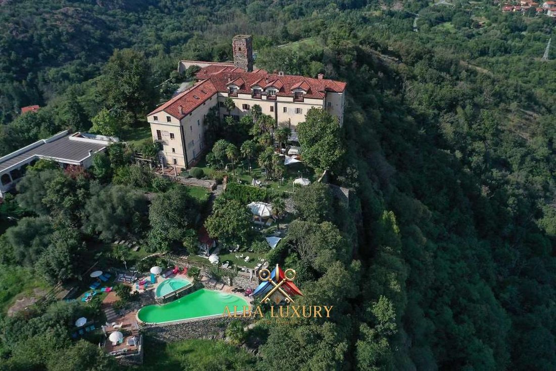 Chateau in Chiaverano, Italy 1 - 15483997