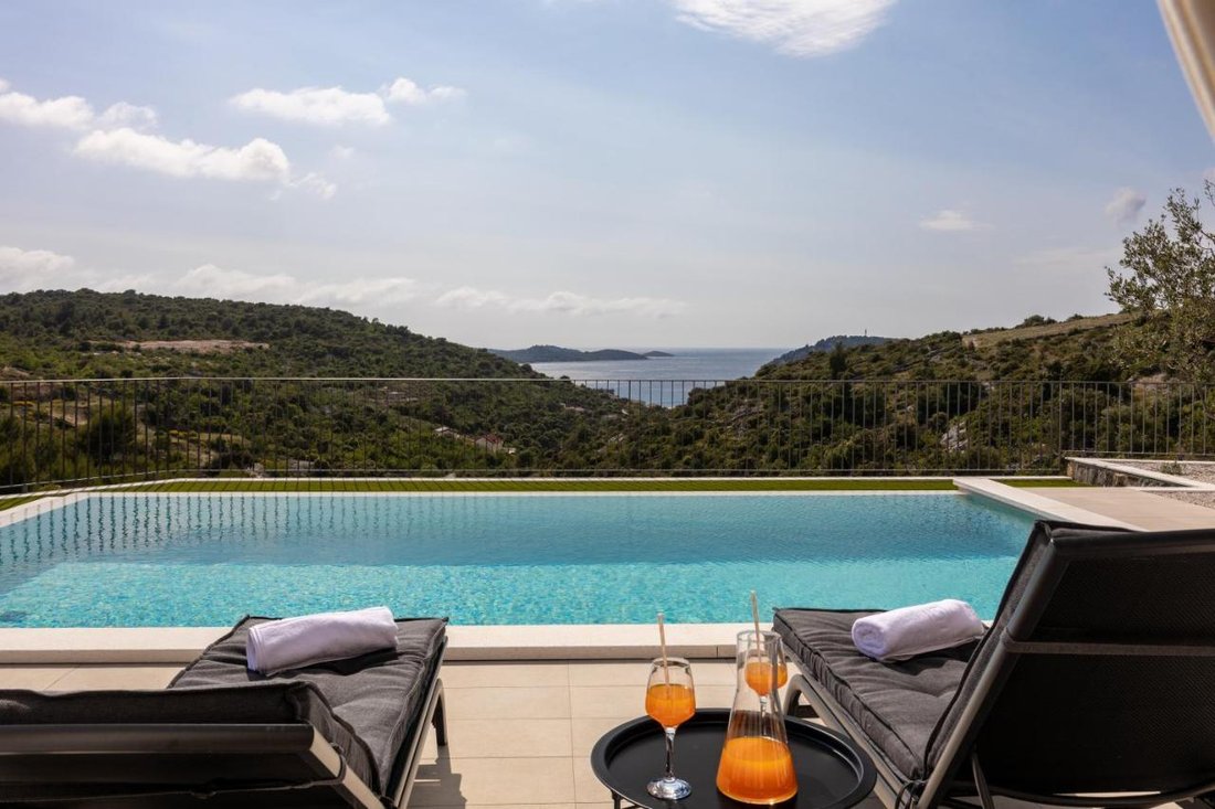 Villa in Gradska cetvrt Varos, Sibenik, Sibenik-Knin County 1 - 15478958