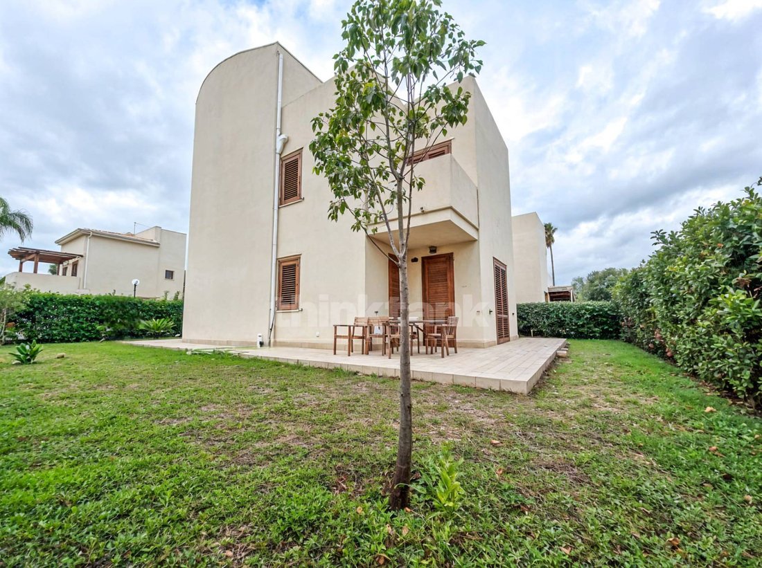 Villa in Fontane Bianche, Sicily, Italy 2 - 15478227
