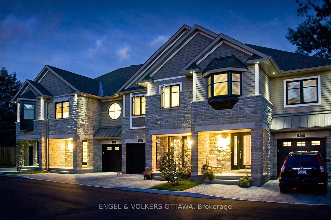 Townhouse in Ottawa, Ontario, Canada 4 - 15478123