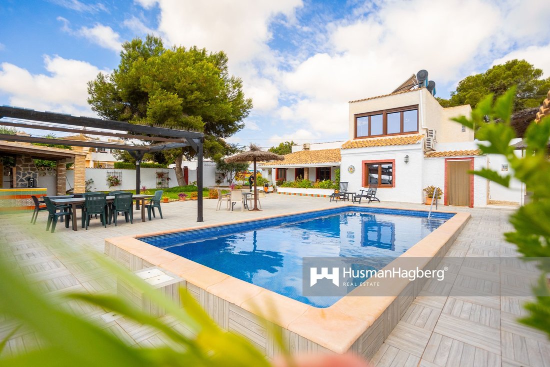 Villa in Orihuela, Valencian Community, Spain 2 - 14345018