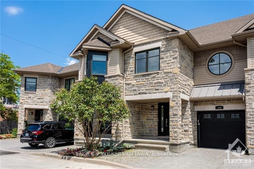 Townhouse in Ottawa, Ontario, Canada 2 - 15478123