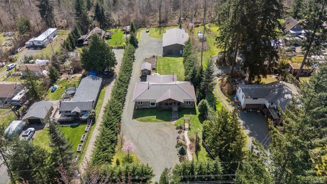 House in Black Creek, British Columbia, Canada 1 - 15484069