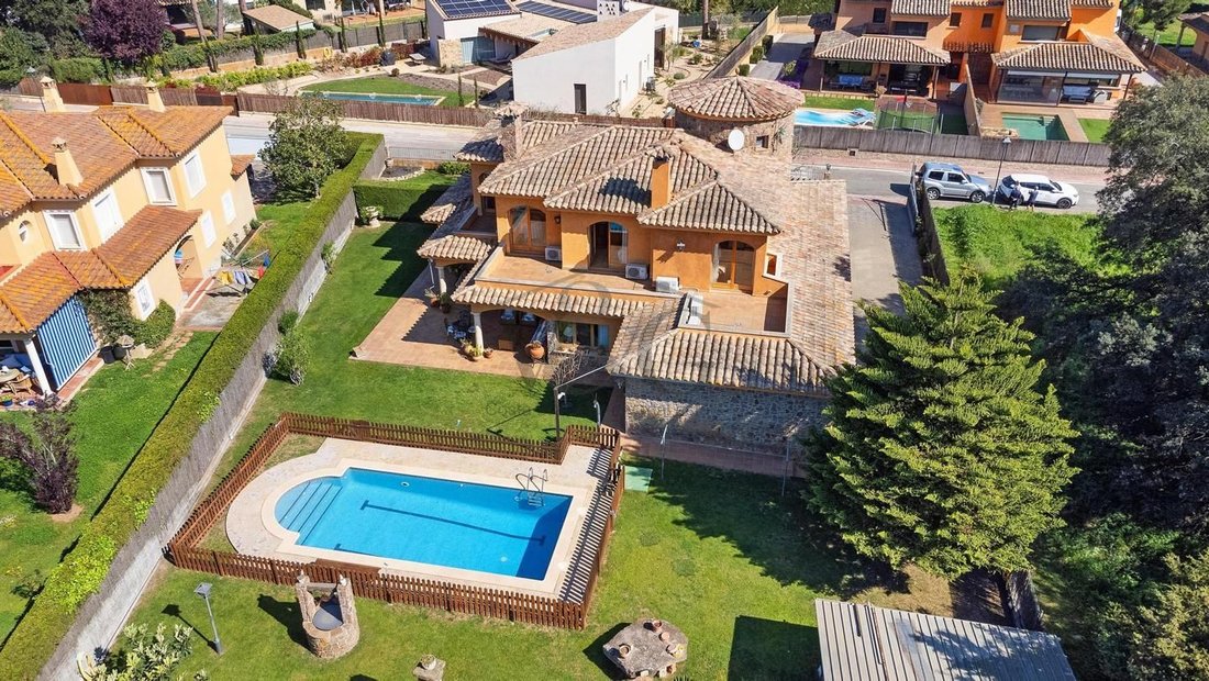Villa in Mont-ras, Catalonia, Spain 1 - 15417227