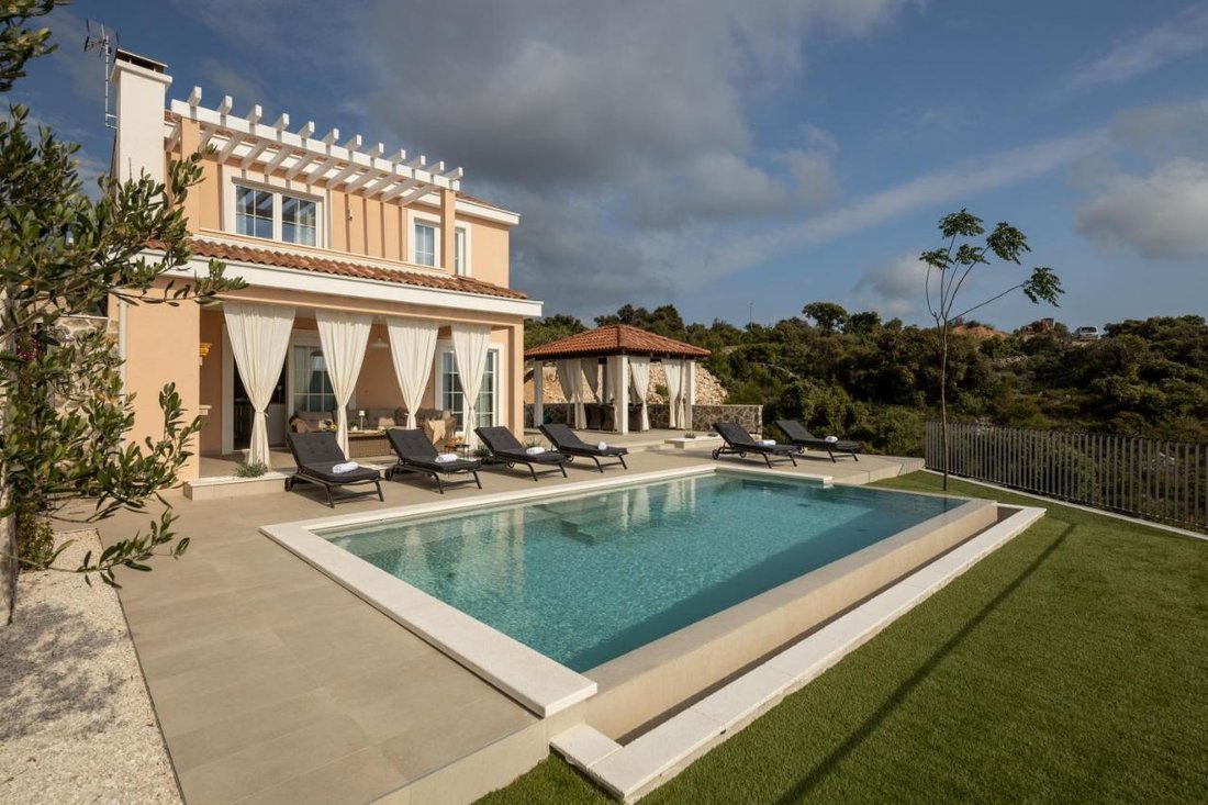 Villa in Gradska cetvrt Varos, Sibenik, Sibenik-Knin County 2 - 15478958