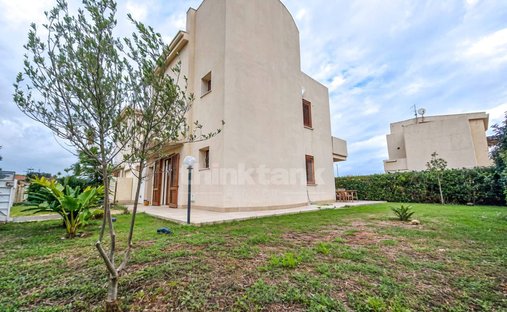 Villa in Fontane Bianche, Sicily, Italy 1