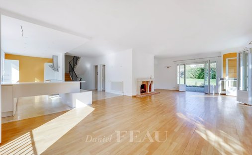 House in Clagny-Glatigny, Versailles, France 1