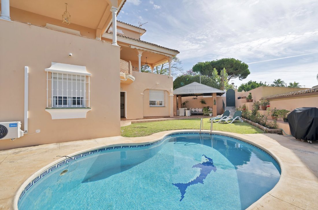 Villa in San Pedro de Alcantara, Andalusia, Spain 4 - 15483095