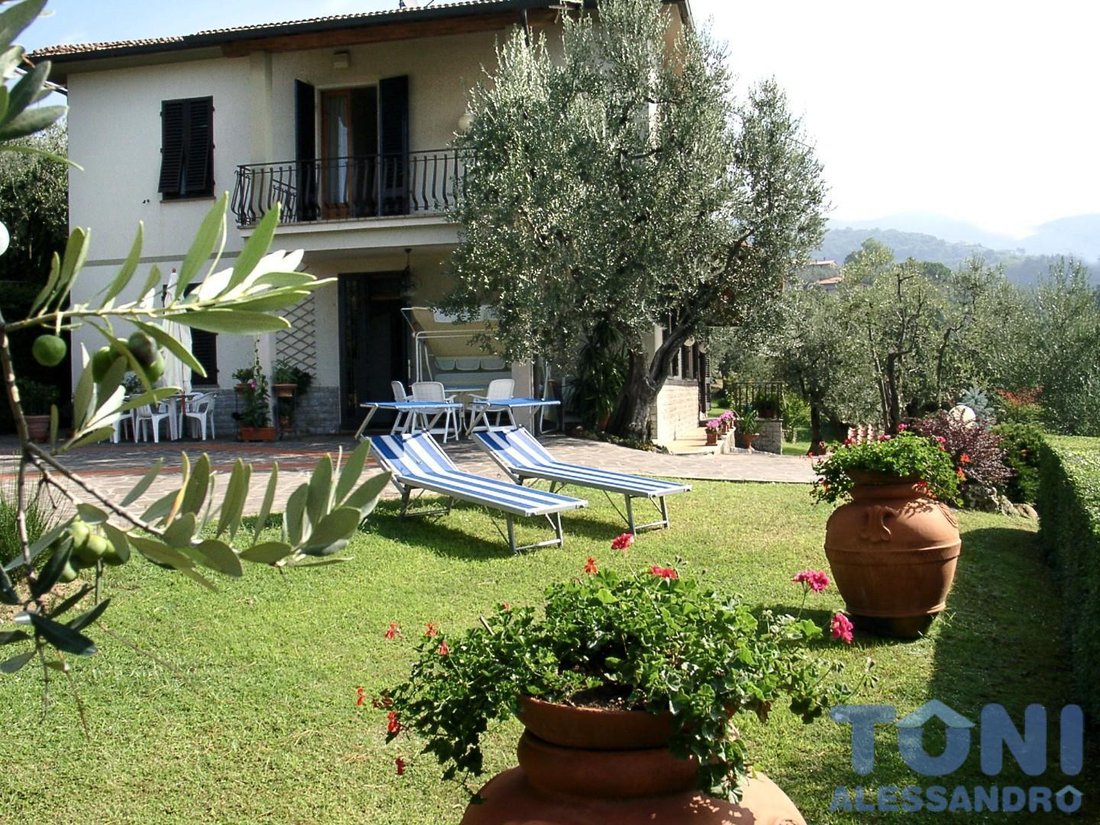 Villa in Center, Vinci, Tuscany 1 - 15482125